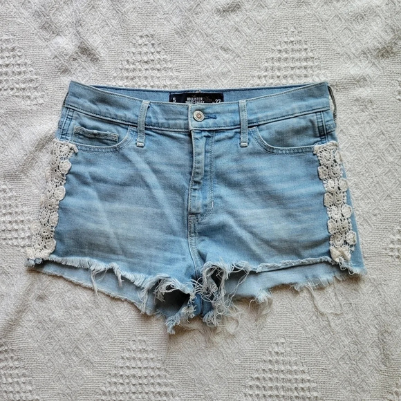 Hollister Light Wash Raw  Hem, Lace Trimmed Jean Shorts - Picture 1 of 8